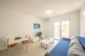 One bedroom appartement at Vrsi 350 m away from the beach with furnished terrace and wifi
